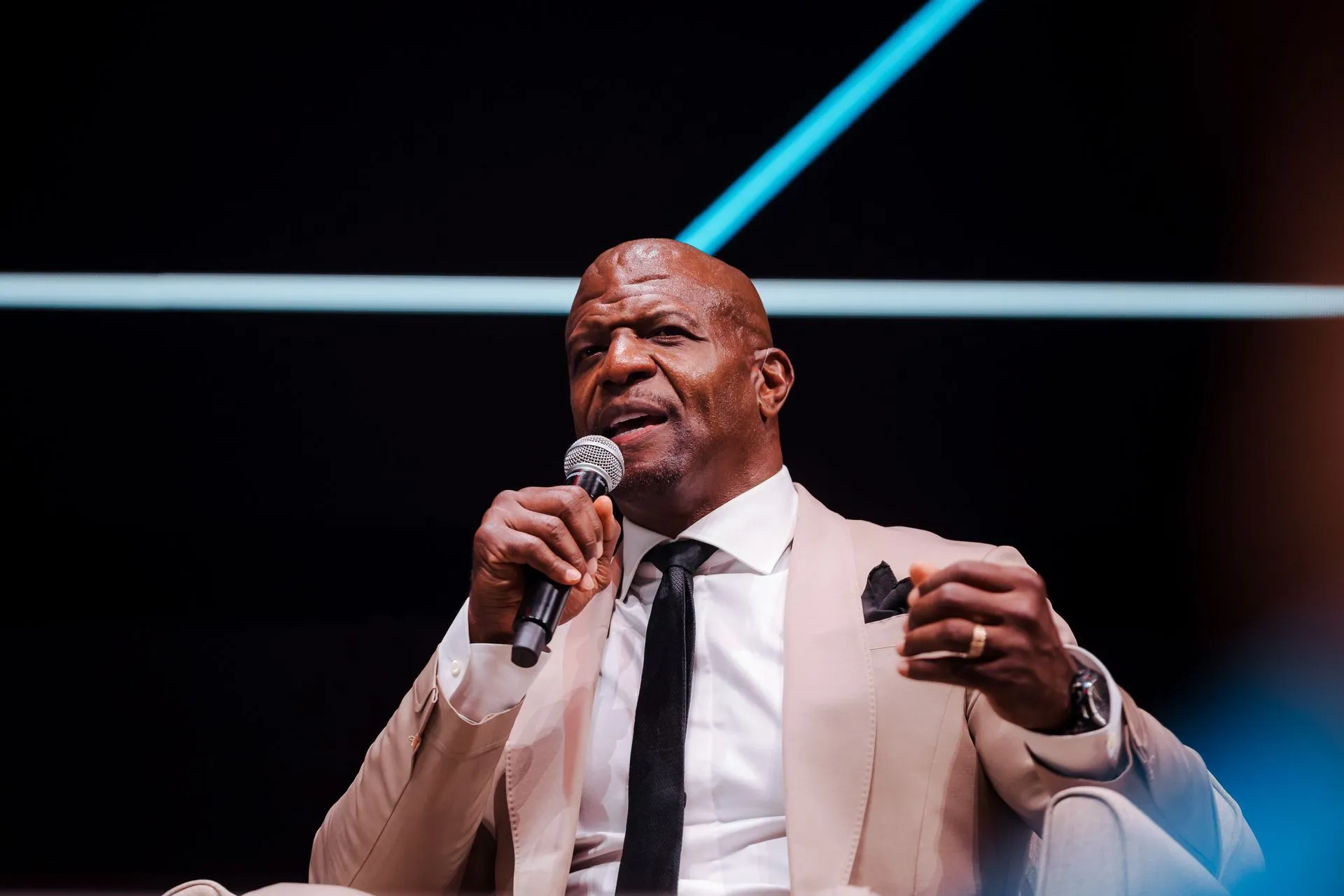 No Hotmart FIRE 2026, Terry Crews defende inteligência emocional e gestão de reputação como maiores ativos de negócios