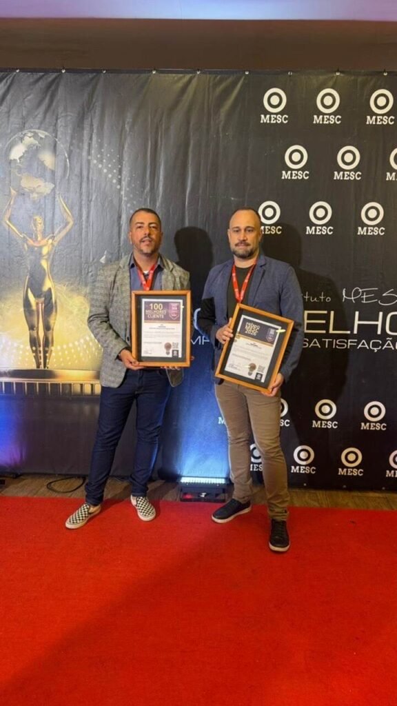 Equipe-de-Relacionamento-com-o-Cliente-da-MRV-no-Premio-MESC-2026_Easy-Resize.com_-576x1024 MRV conquista primeiro lugar nos prêmios CONAREC 2026 e MESC