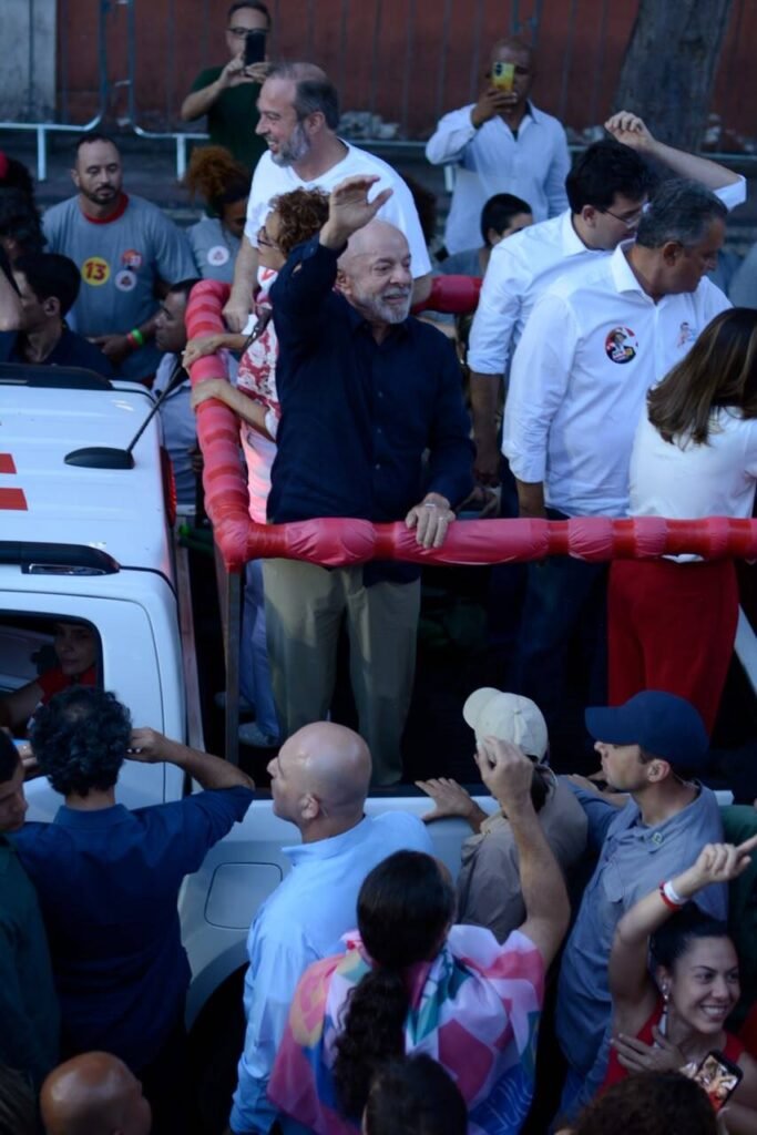 WhatsApp-Image-2026-10-21-at-22.08.50_Easy-Resize.com_-683x1024 Lula encerra agenda de campanha em Minas com carreata lotada no Centro de Belo Horizonte