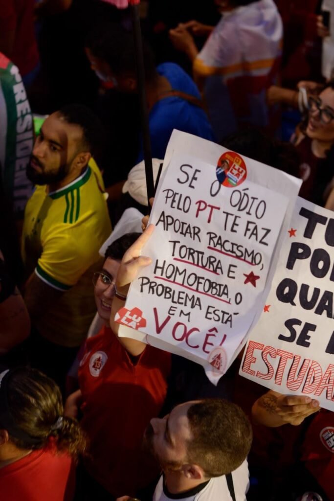 WhatsApp-Image-2026-10-21-at-22.09.01_Easy-Resize.com_-683x1024 Lula encerra agenda de campanha em Minas com carreata lotada no Centro de Belo Horizonte