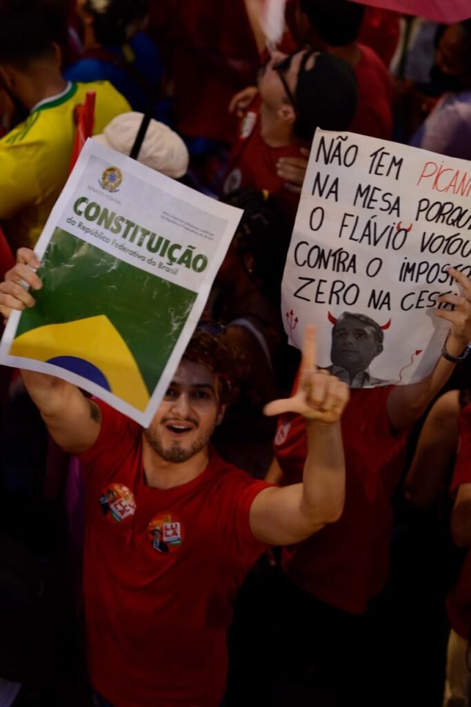 WhatsApp-Image-2026-10-21-at-22.09.02_Easy-Resize.com_-683x1024 Lula encerra agenda de campanha em Minas com carreata lotada no Centro de Belo Horizonte
