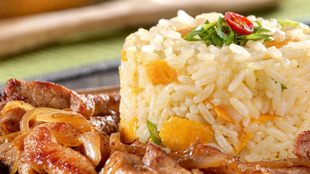 arroz-com-pequi-alta-resolucao_Easy-Resize.com_-1024x576 Do carreteiro ao baião de dois: pratos regionais mostram como o Brasil transformou o arroz